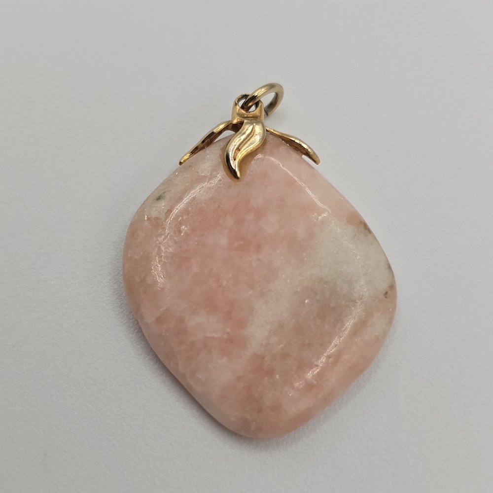 VTG Pink Chalcedony Pendant Gold Tone Leaf Bail Tumbled Stone Jewelry